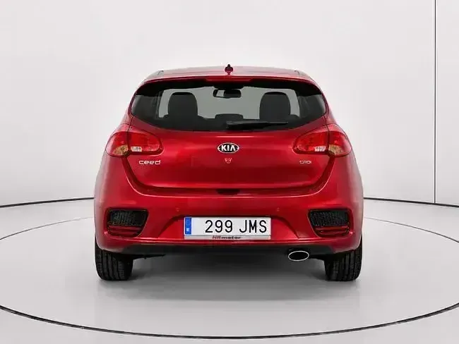 Usado Kia Ceed GT 90 HP (66 kW) 2016 Vermelho Sedan