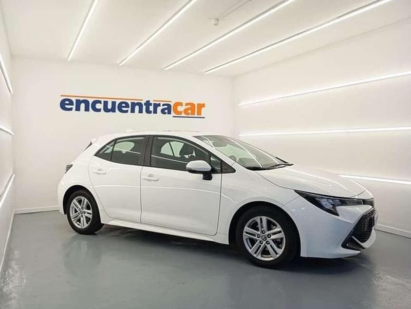Używany Toyota Corolla Active 122 KM (89 kW) 2022 Biały Hatchback