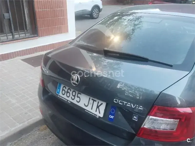 Usado Skoda Octavia Style 150 CV (110 kW) 2016 Gris / plata Familiar