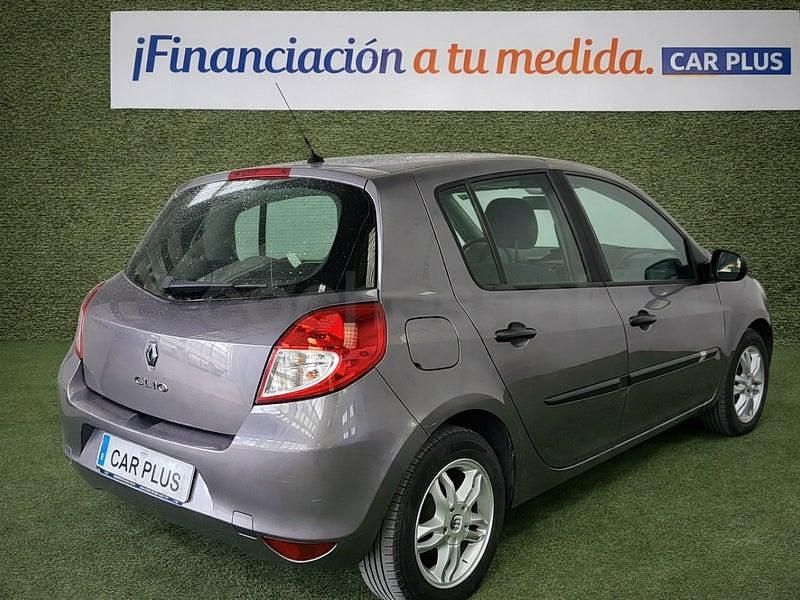 Begagnad Renault Clio II Business 70 HK (51 kW) 2009 Brun Sedan