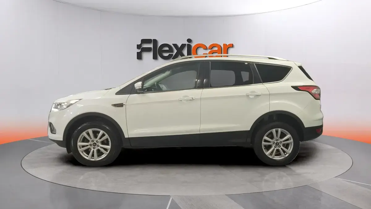 Usado Ford Kuga Trend 150 CV (110 kW) 2019 Blanco SUV