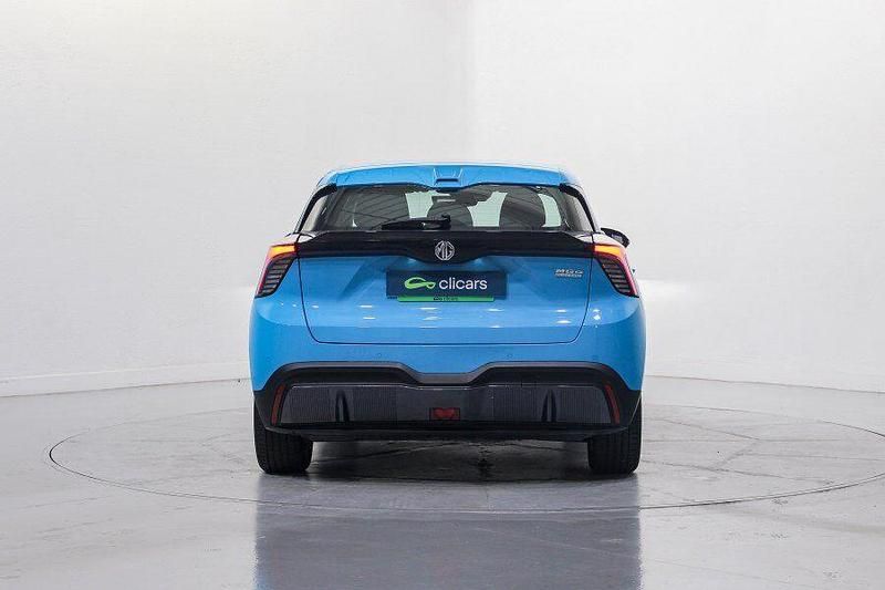 Usado MG MG4 EV 125 kW (170 CV) 2024 Azul Utilitario