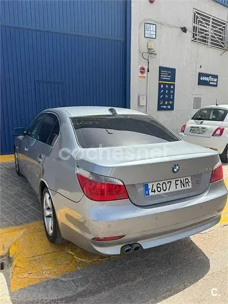 Usado BMW 525 177 CV (130 kW) 2007 Gris / plata Berlina