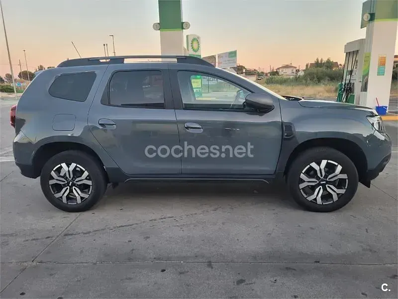 Usado Dacia Duster Journey 100 CV (73 kW) 2024 Gris / plata SUV