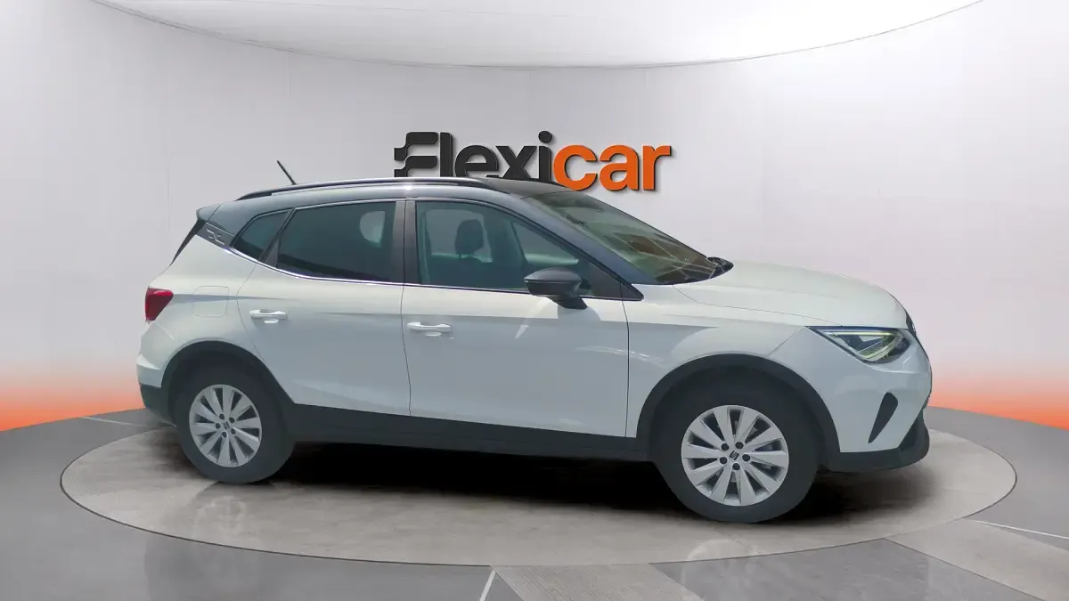 Usado Seat Arona Style 110 CV (80 kW) 2023 Blanco SUV