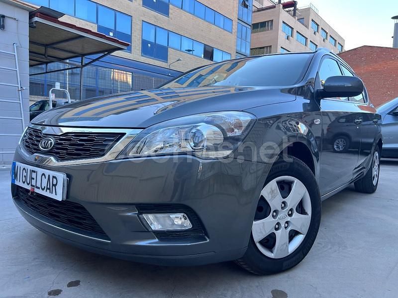 Gris / plata Usado 2011 Kia Ceed Berlina | 4990 € (Precio justo) - Imagen 1/4