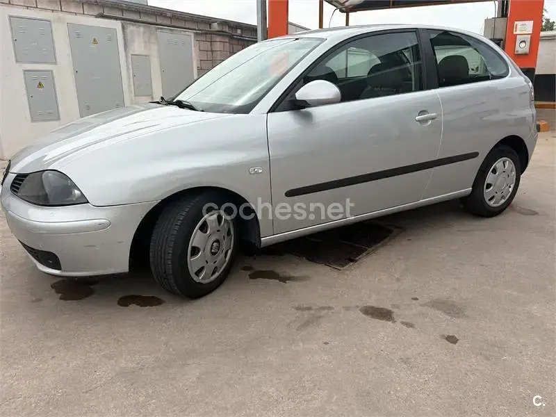 Usado Seat Ibiza Stella 64 CV (47 kW) 2002 Gris / plata Utilitario