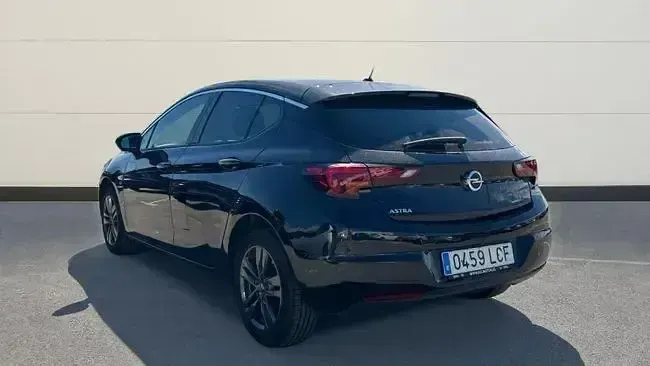 Usado Opel Astra S 125 CV (91 kW) 2019 Negro Utilitario