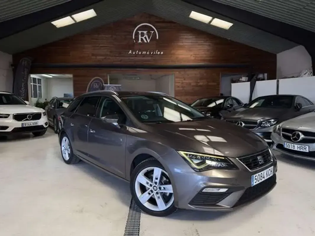 Usado Seat Leon FR 150 CV (110 kW) 2017 Marrón Familiar