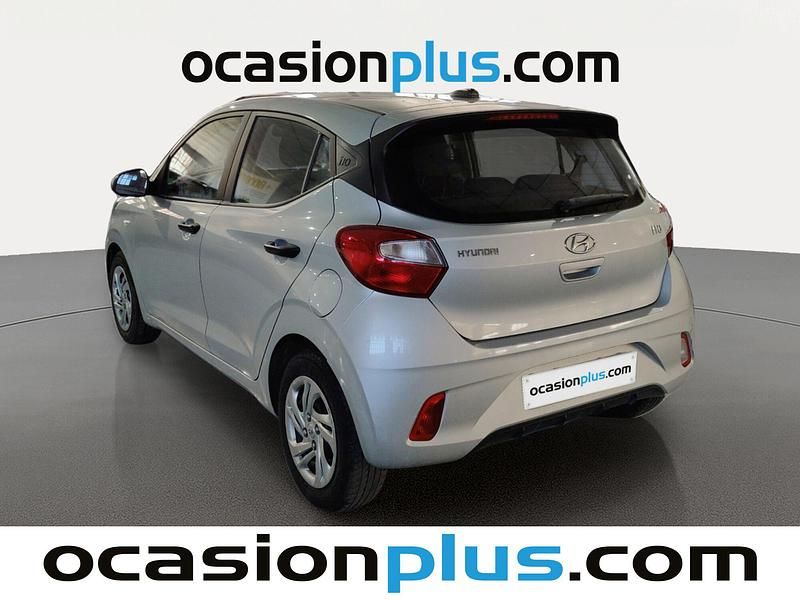 Usado Hyundai i10 67 CV (49 kW) 2022 Gris Utilitario