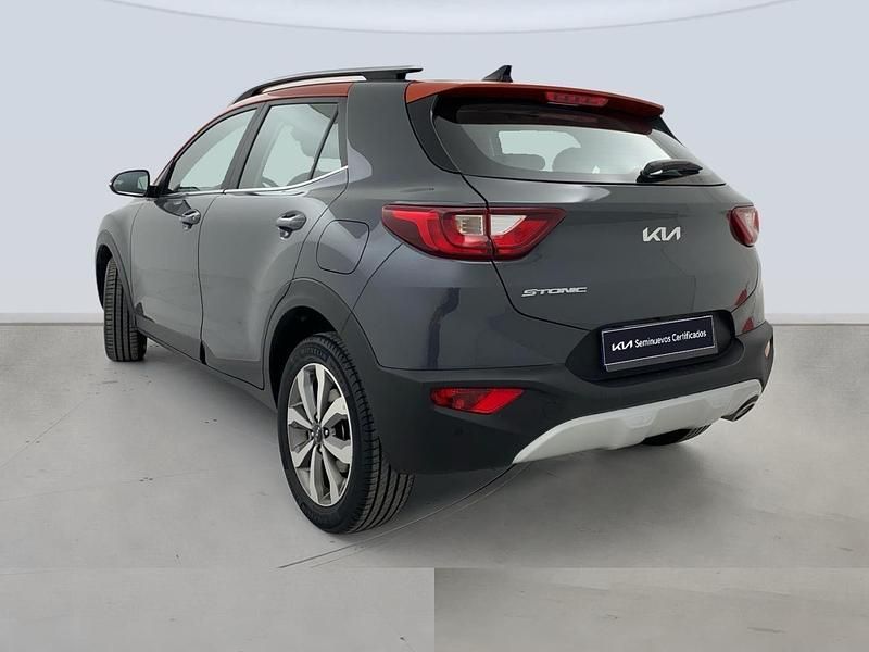 Usado Kia Stonic 84 CV (61 kW) 2022 Gris SUV