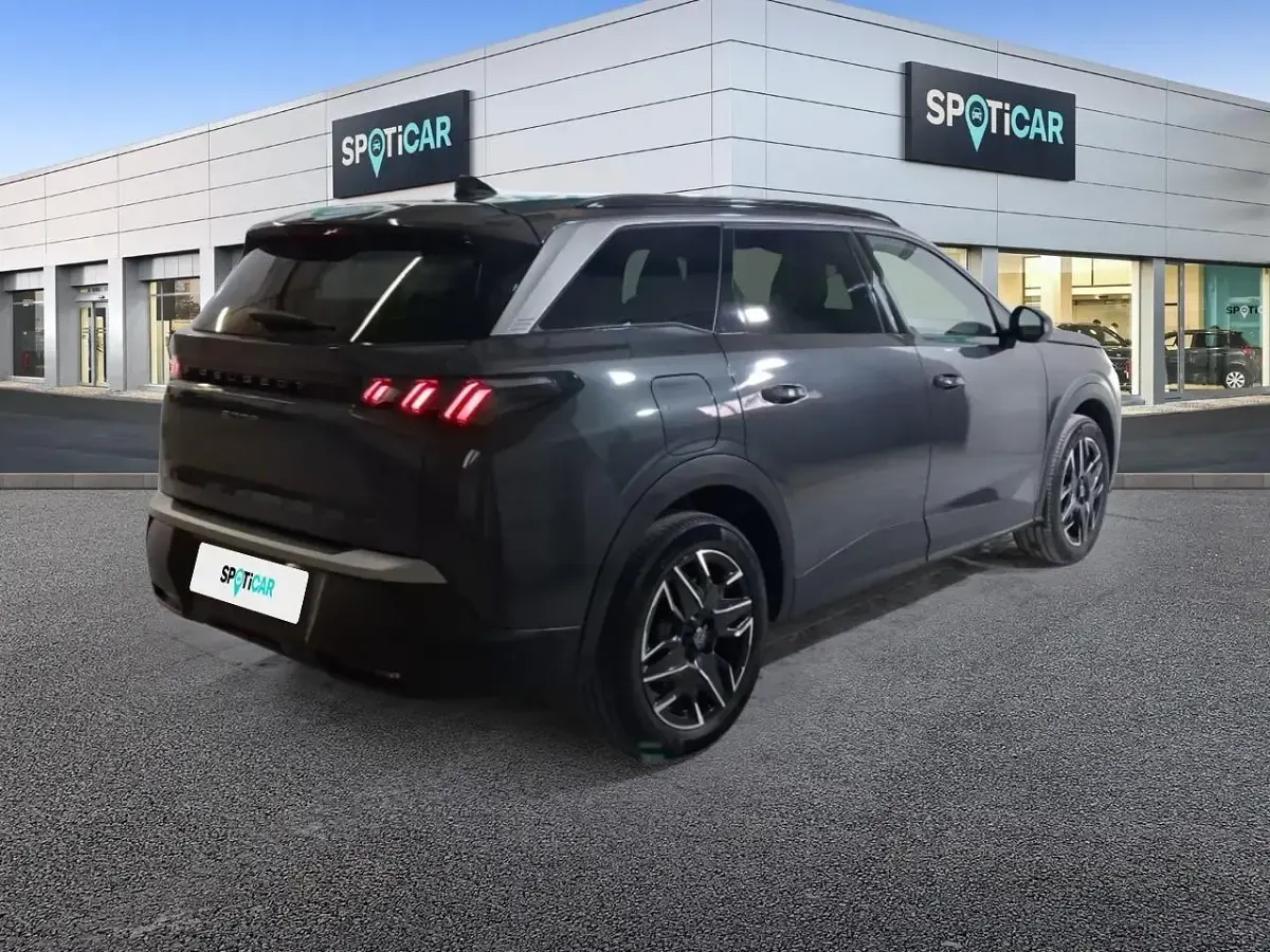 Usado Peugeot 5008 Allure 145 CV (106 kW) 2025 Gris SUV