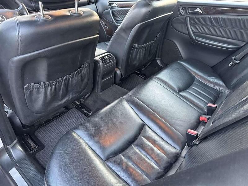 Usado Mercedes C220 Elegance 150 CV (110 kW) 2006 Plateado Berlina