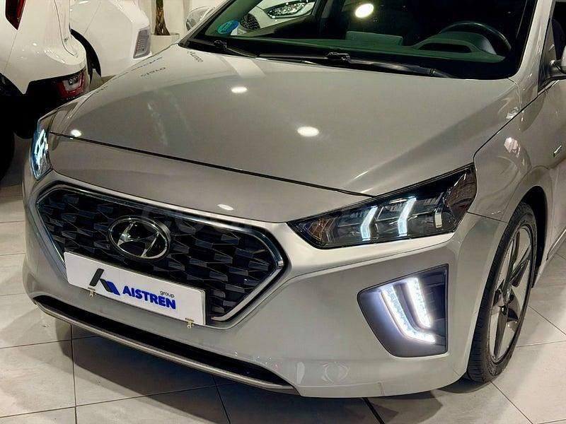 Usado Hyundai Ioniq 141 CV (103 kW) 2020 Gris / plata Utilitario
