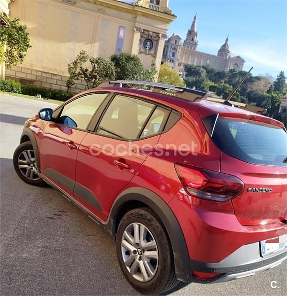 Usado Dacia Sandero Comfort 101 CV (74 kW) 2021 Granate Berlina