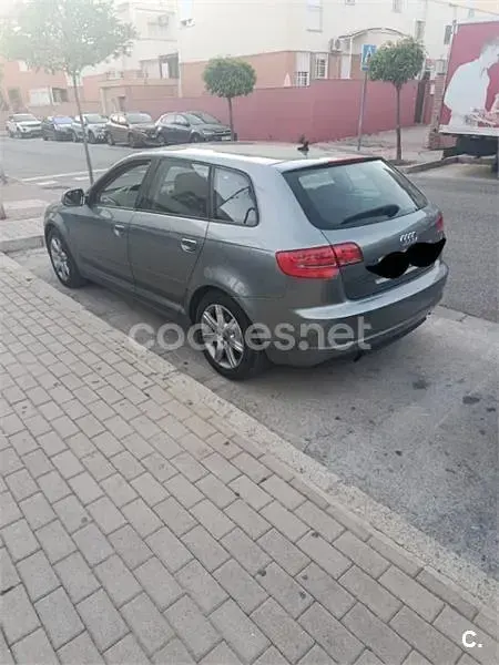Usado Audi A3 Sportback Attraction 105 CV (77 kW) 2011 Gris / plata Utilitario