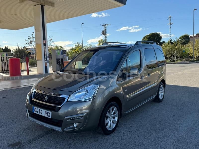Gris / plata Usado 2015 Peugeot Partner Tepee Outdoor Monovolumen | 12.900 € (Precio justo) - Imagen 1/4
