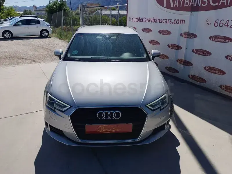 Usado Audi A3 150 CV (110 kW) 2019 Gris / plata Berlina