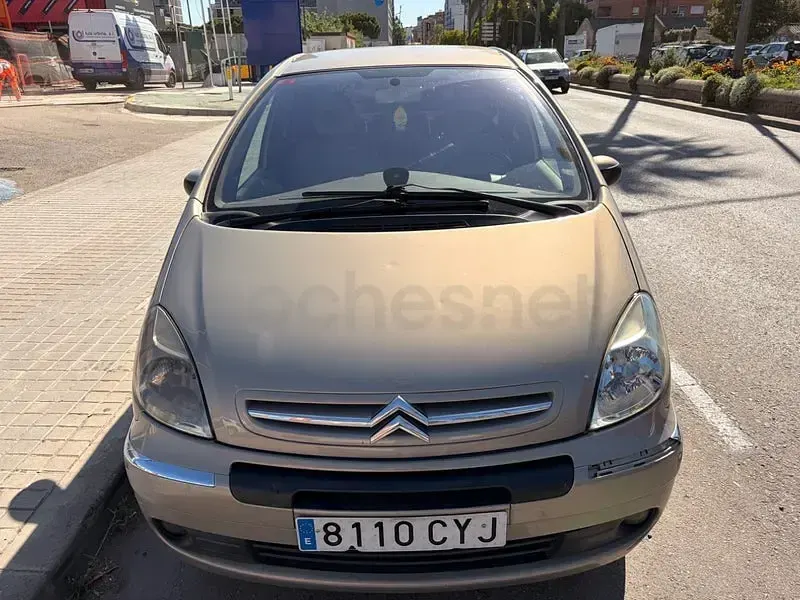 Usado Citroën Xsara Picasso Exclusive 90 CV (66 kW) 2004 Beige Monovolumen