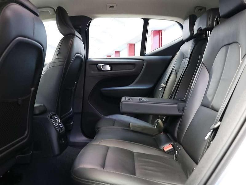 Usado Volvo XC40 Inscription 211 CV (155 kW) 2021 Plateado SUV