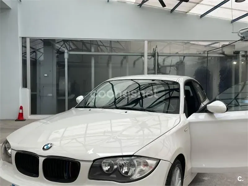 Usado BMW 118 143 CV (105 kW) 2007 Blanco Utilitario