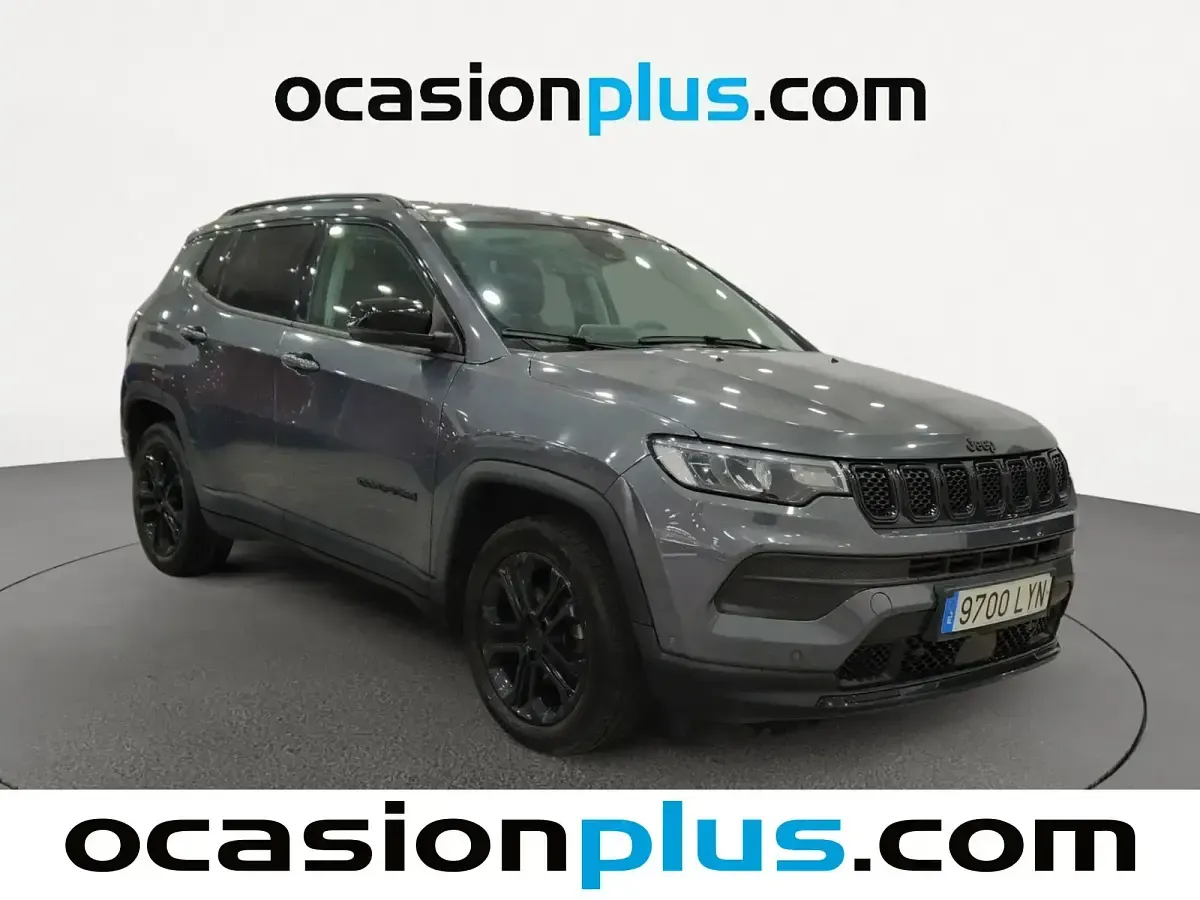 Usado Jeep Compass Night Eagle 130 CV (95 kW) 2022 Gris SUV