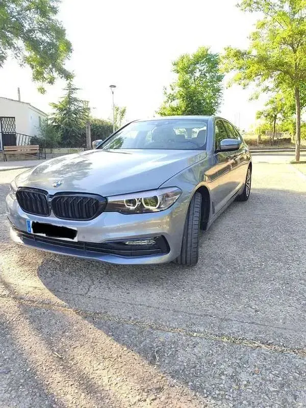 Usado BMW 520 Comfort Edition 184 CV (135 kW) 2018 Gris Berlina