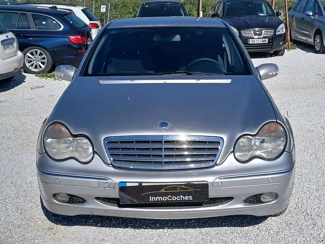 Usado Mercedes C220 Elegance 125 CV (91 kW) 2000 Gris Berlina