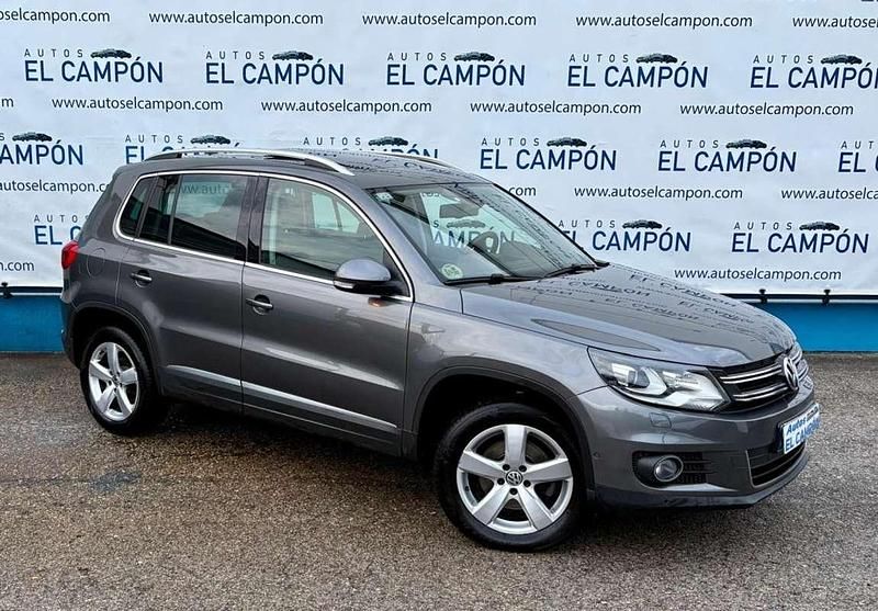 Usado VW Tiguan Sportline 140 CV (102 kW) 2014 Gris SUV