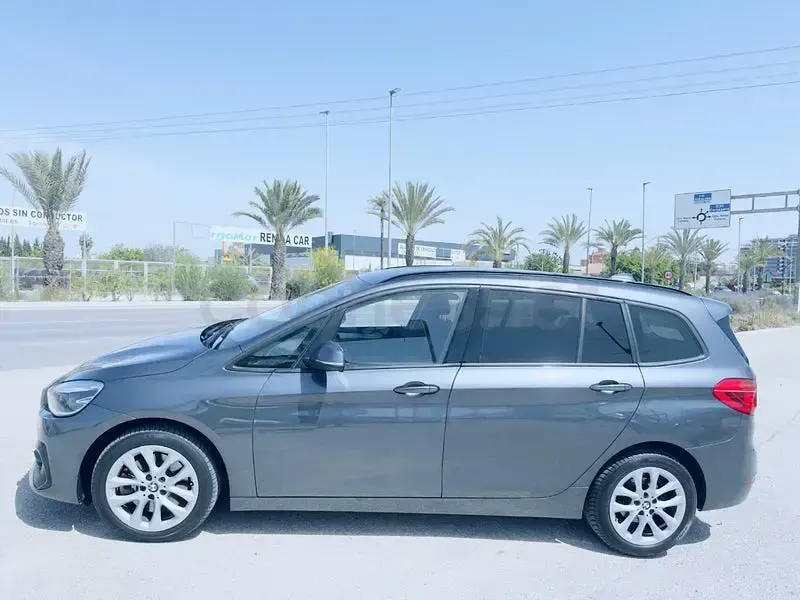 Usado BMW 218 Comfort Edition 150 CV (110 kW) 2021 Gris / plata Familiar