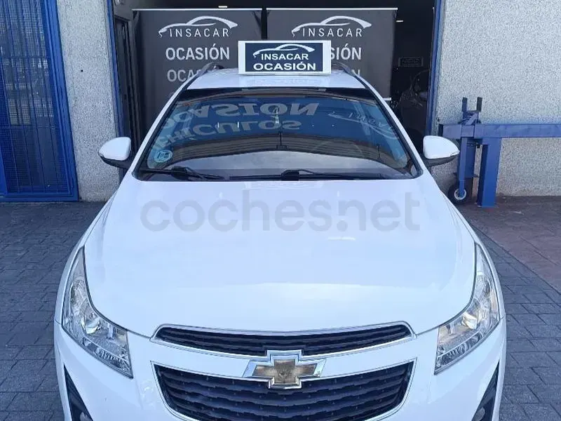 Usado Chevrolet Cruze LT 130 CV (95 kW) 2013 Blanco Familiar