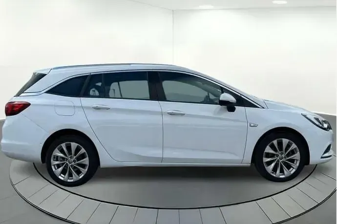 Usado Opel Astra Excellence 110 CV (80 kW) 2017 Blanco Familiar
