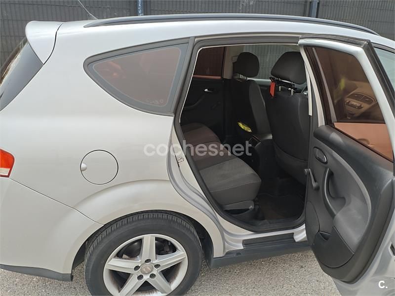 Usado Seat Altea XL Reference 105 CV (77 kW) 2012 Gris / plata Monovolumen