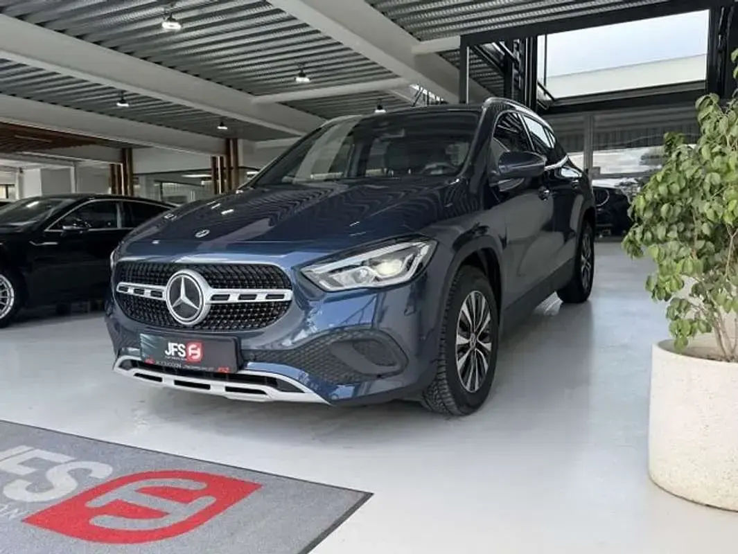 Usado Mercedes GLA200 116 CV (85 kW) 2022 Azul SUV