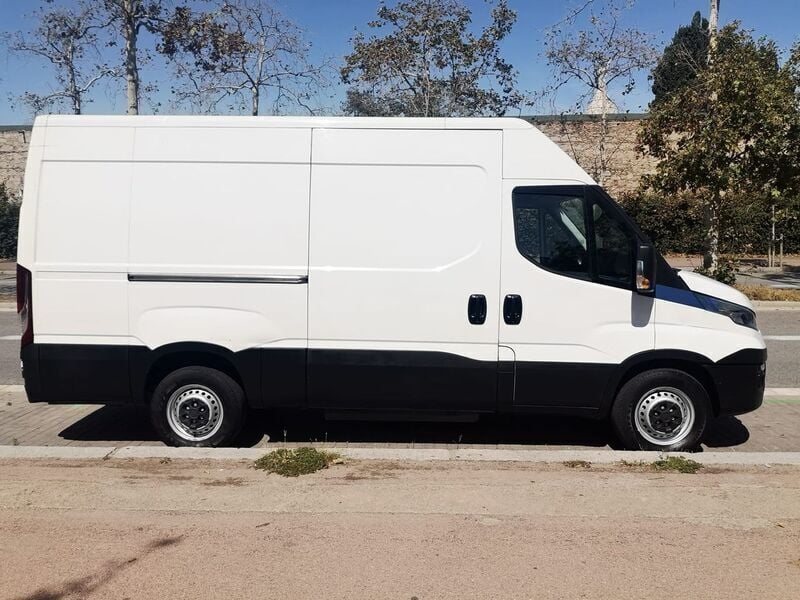 Usado Iveco Daily 136 CV (100 kW) 2019 Blanco Van