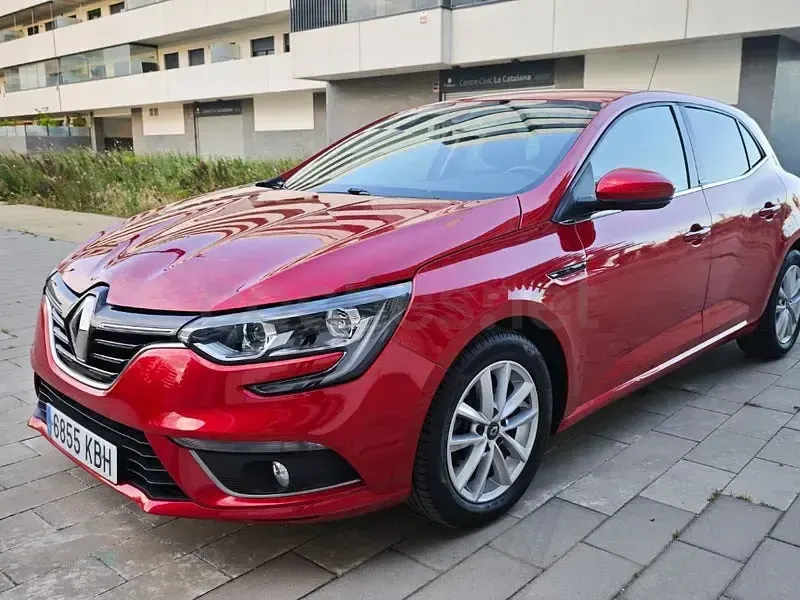 Usado Renault Mégane 100 CV (73 kW) 2017 Rojo Berlina