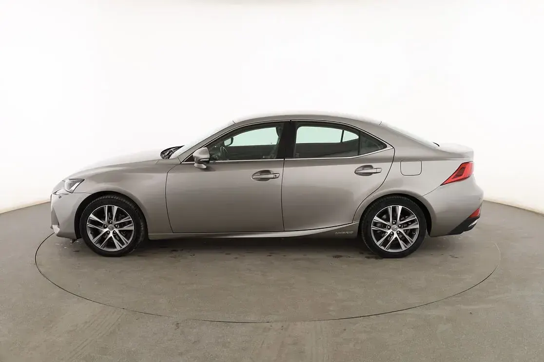 Usado Lexus IS300h Executive Line 223 CV (164 kW) 2019 Gris Berlina