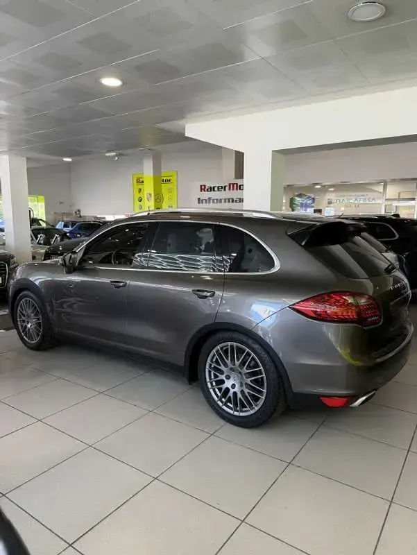 Usado Porsche Cayenne Diesel 239 CV (175 kW) 2010 Marrón SUV