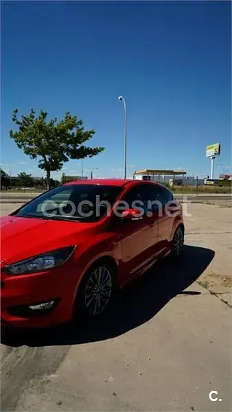 Usado Ford Focus ST-Line 125 CV (91 kW) 2018 Rojo Berlina