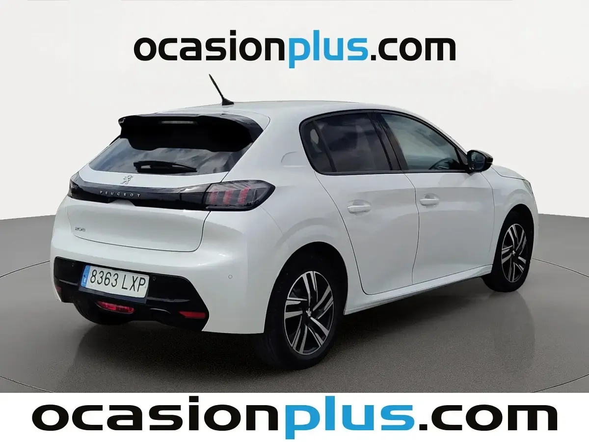 Używany Peugeot 208 Allure 131 KM (96 kW) 2022 Biały Hatchback