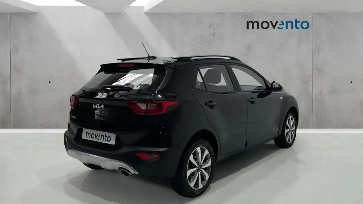 Usado Kia Stonic 84 CV (61 kW) 2023 Negro SUV