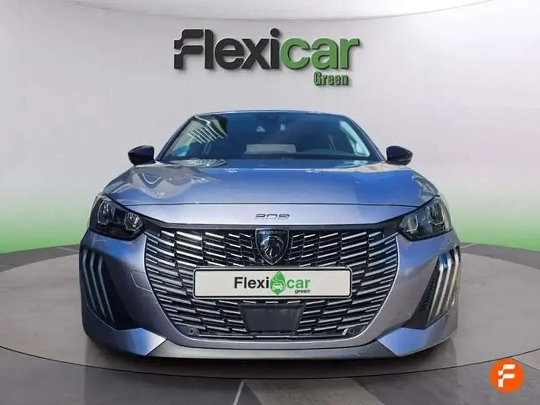 Usado Peugeot 208 Allure 101 CV (74 kW) 2025 Gris Utilitario