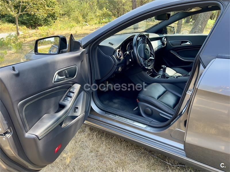 Gris / plata Usado 2013 Mercedes CLA200 Urban Berlina | 16.500 € (Un poco caro) - Imagen 1/2
