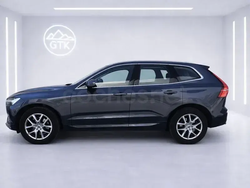 Käytetty Volvo XC60 Momentum 197 HP (144 kW) 2021 Sininen Katumaasturi