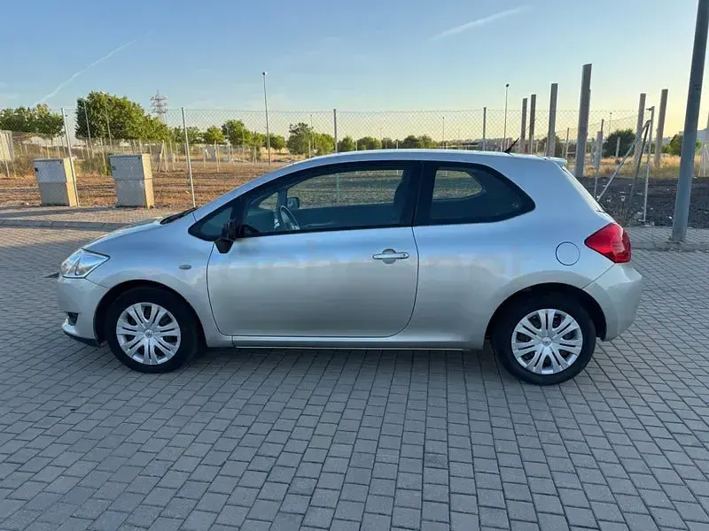 Usado Toyota Auris Sol 124 CV (91 kW) 2007 Gris / plata Utilitario