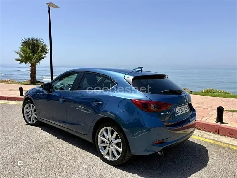Usado Mazda 3 120 CV (88 kW) 2017 Azul Berlina