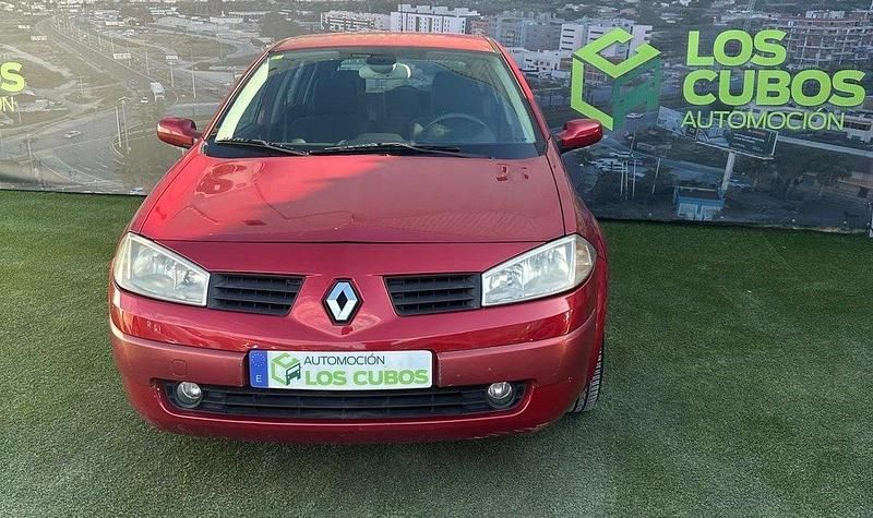Maroon Usado 2003 Renault Mégane II Dynamique | 2999 € (Un poco caro) - Imagen 1/4