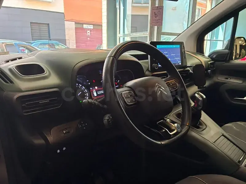Usado Citroën Berlingo Shine 102 CV (75 kW) 2019 Gris / plata Monovolumen