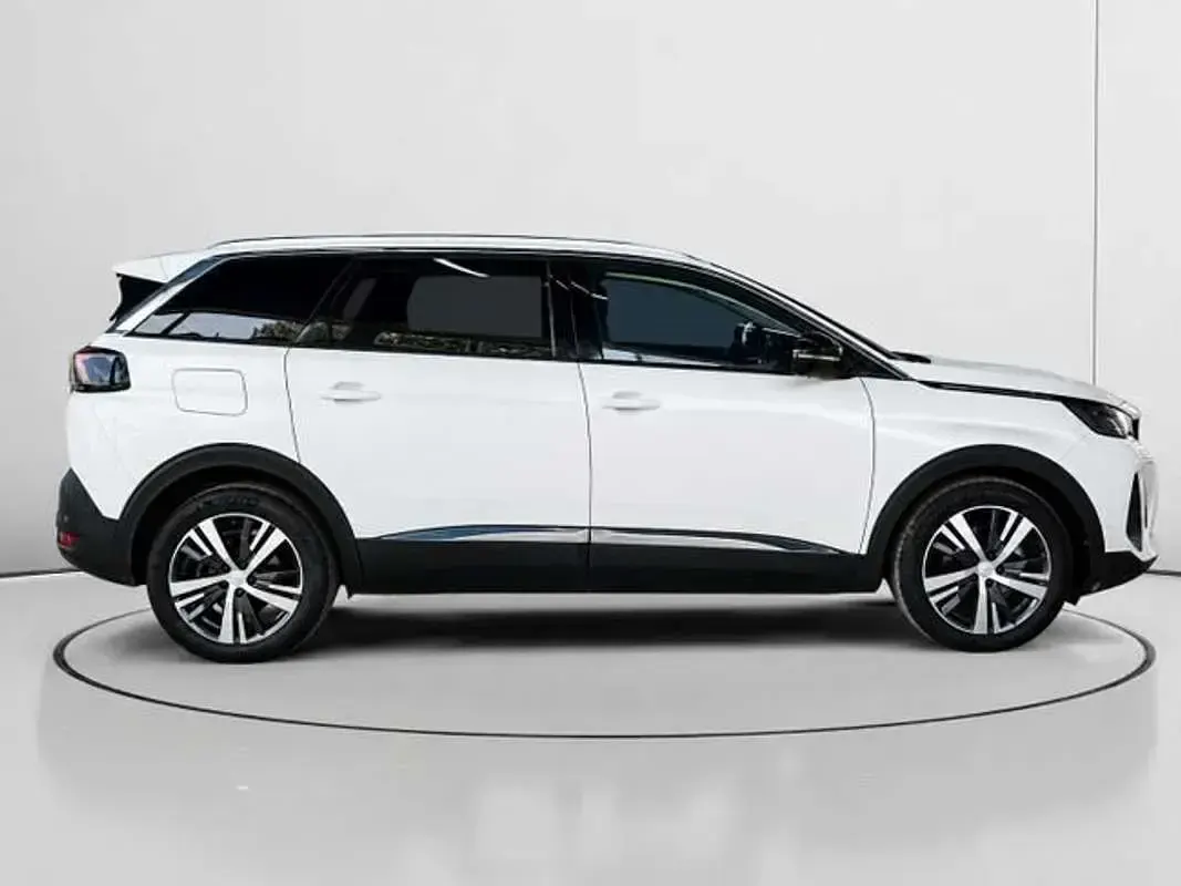 Usado Peugeot 5008 Allure 131 CV (96 kW) 2022 Blanco SUV