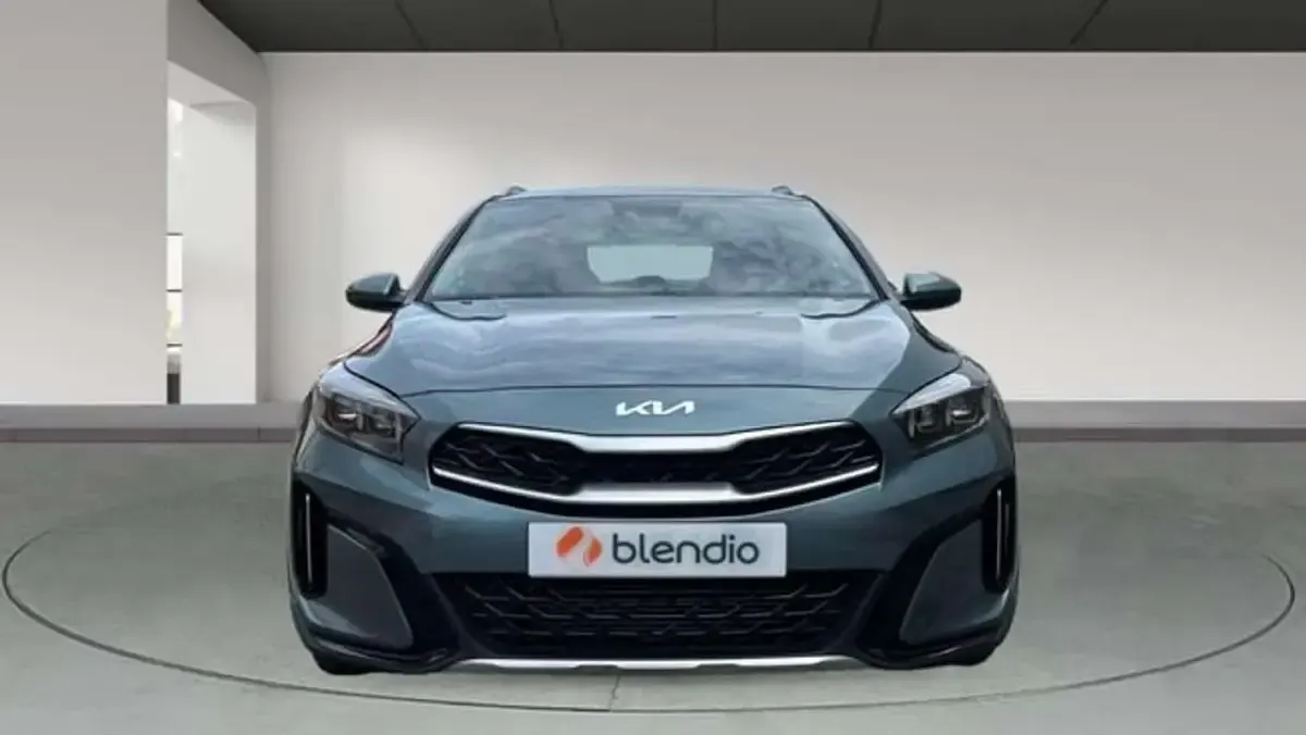 Usado Kia XCeed 136 CV (100 kW) 2024 Gris SUV